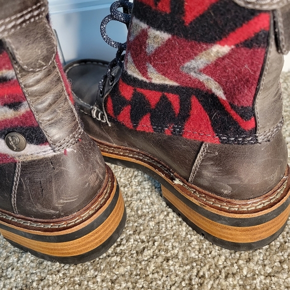 Pendleton x Clarks Ottawa Boots made in Italy, Size 6 - Picture 10 of 13